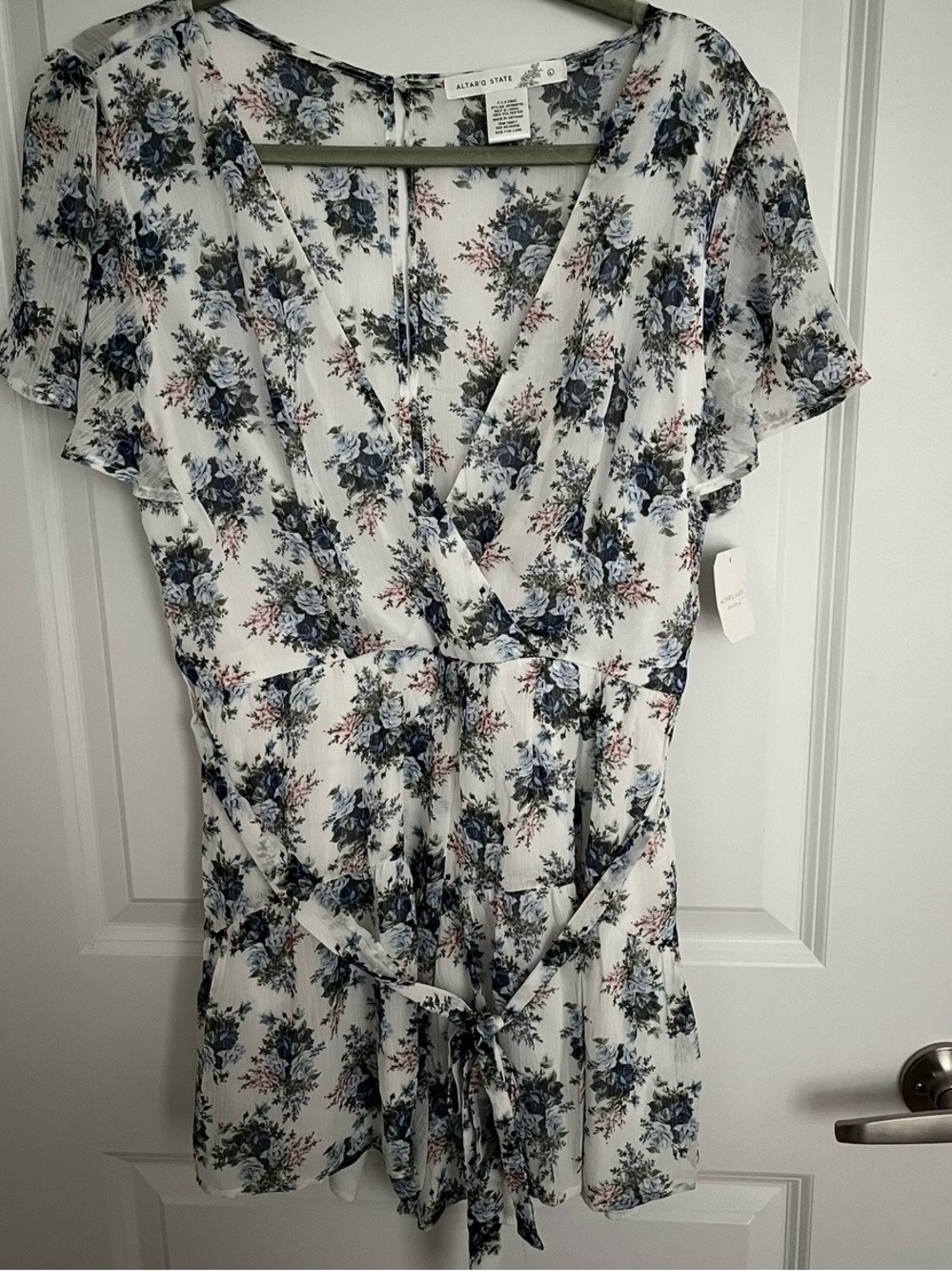NEW Altar’d State Floral Romper Size Large NWT - Picture 2 of 6
